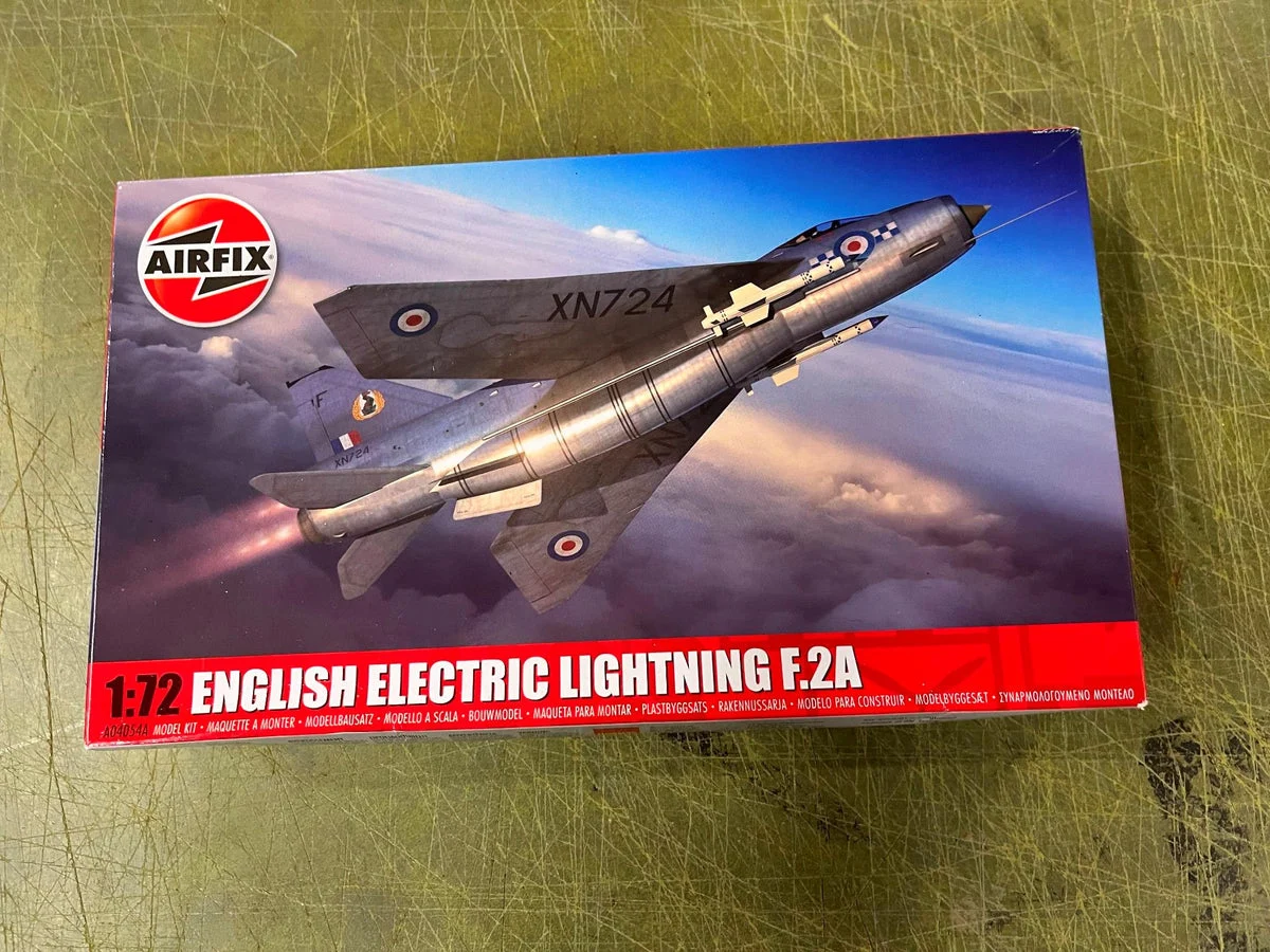 Airfix 1/72 British English Electric Lightning F.2A A04054A Aircraft Model Kit