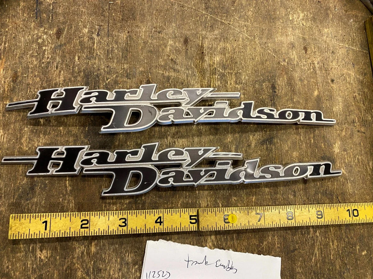 Pr Gas Tank Emblems Badges Harley Touring FLHX Street Road Glide king Dyna softa